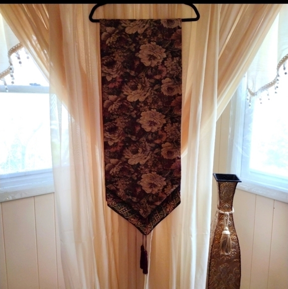 70" Table Runner - Picture 2 of 4